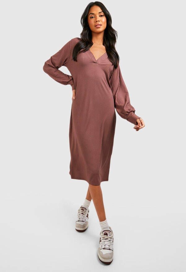 boohoo Geribbelde Midi Trui Jurk Met V Hals, Chocolate