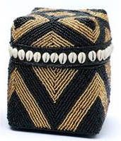 Bazar Bizar De Balinese Cowrie Diamond Offermand Zwart Goud