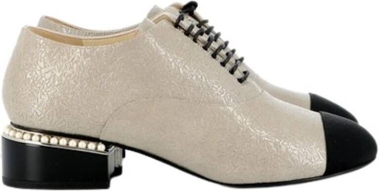 Chanel Vintage Voldoende derbys in getextureerde lederen vernis , Grijs, Dames