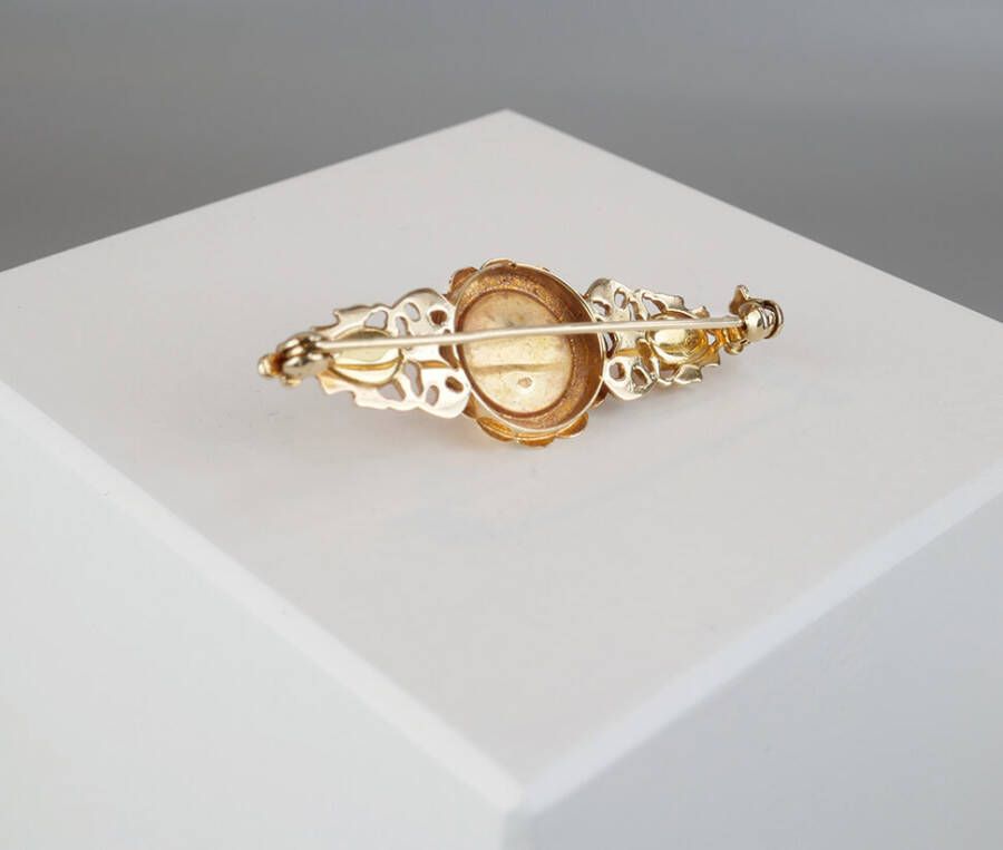 Christian Broche met bloedkoraal