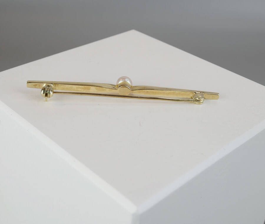 Christian Broche met parel