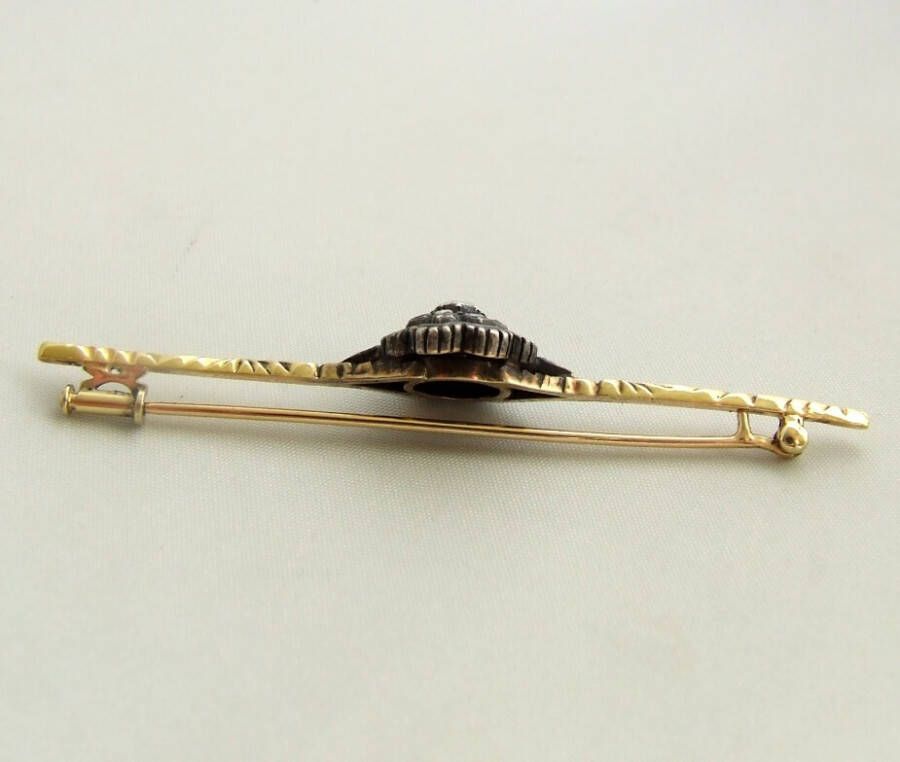 Christian Broche met roosdiamanten