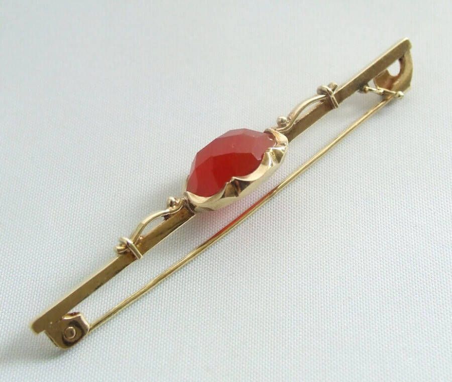 Christian Gouden broche met carneool
