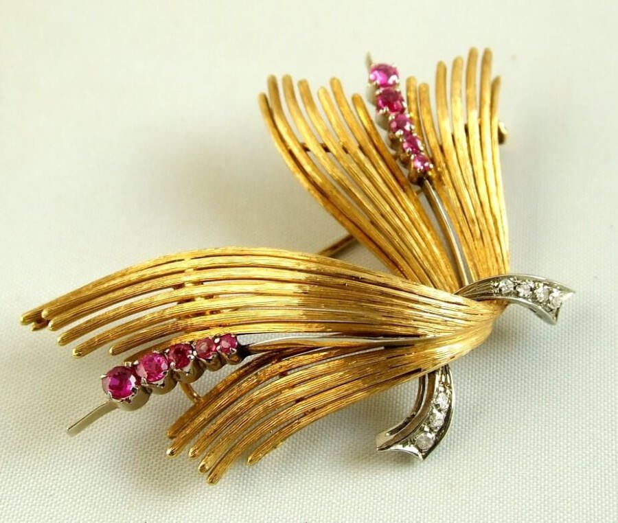 Christian Gouden broche met diamanten en robijnen