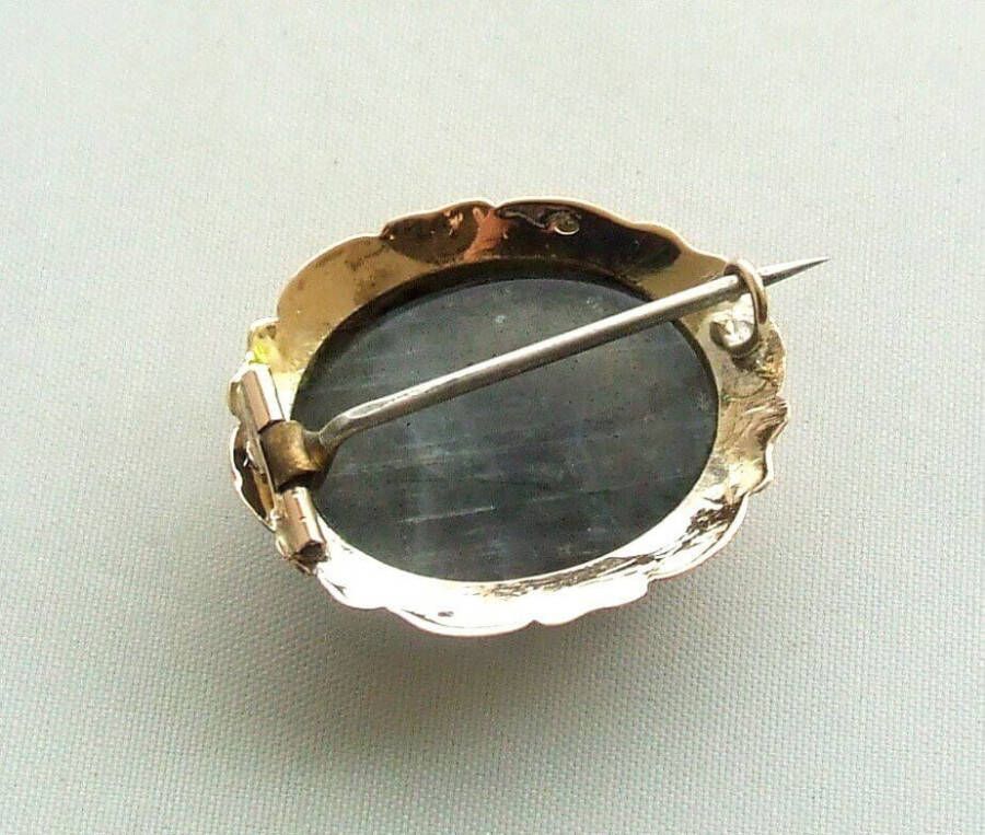 Rado Gouden broche met labriet